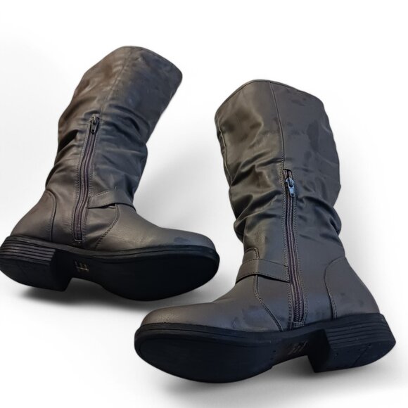 Journee Collection Gray Faux Leather Stormy Rutched Side Riding Boots – Size 8 - Picture 12 of 16